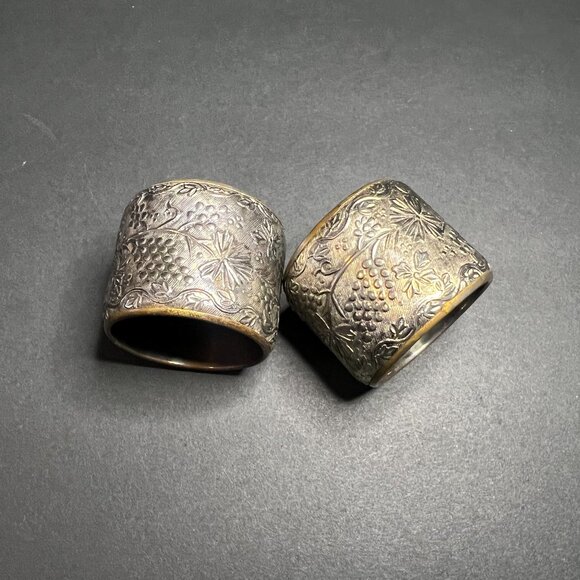 Vintage Set of 2 Decorative Brass Floral Textured Napkin Ring Holders 1.5 x 1.75 - Picture 1 of 6